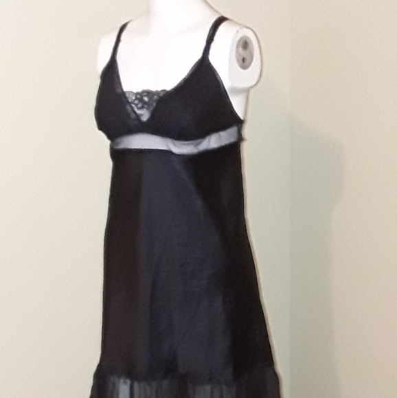 Victoria's Secret - Picture 5 of 5